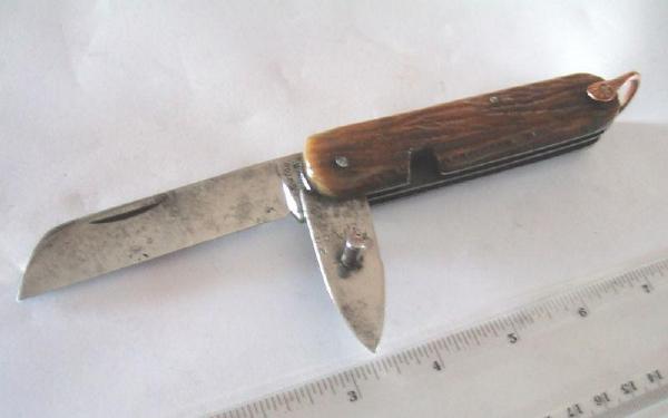 Knife with fake markings